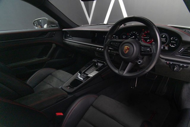 2022 PORSCHE 911 - Photo 2