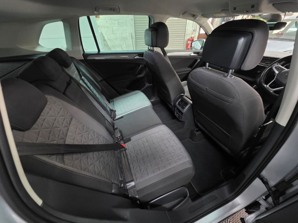 USED 2021 21 VOLKSWAGEN TIGUAN 2.0 TDI Life SUV 5dr Diesel Manual Euro 6 (s/s) (150 ps) Bluetooth - SatNav - Sensors!