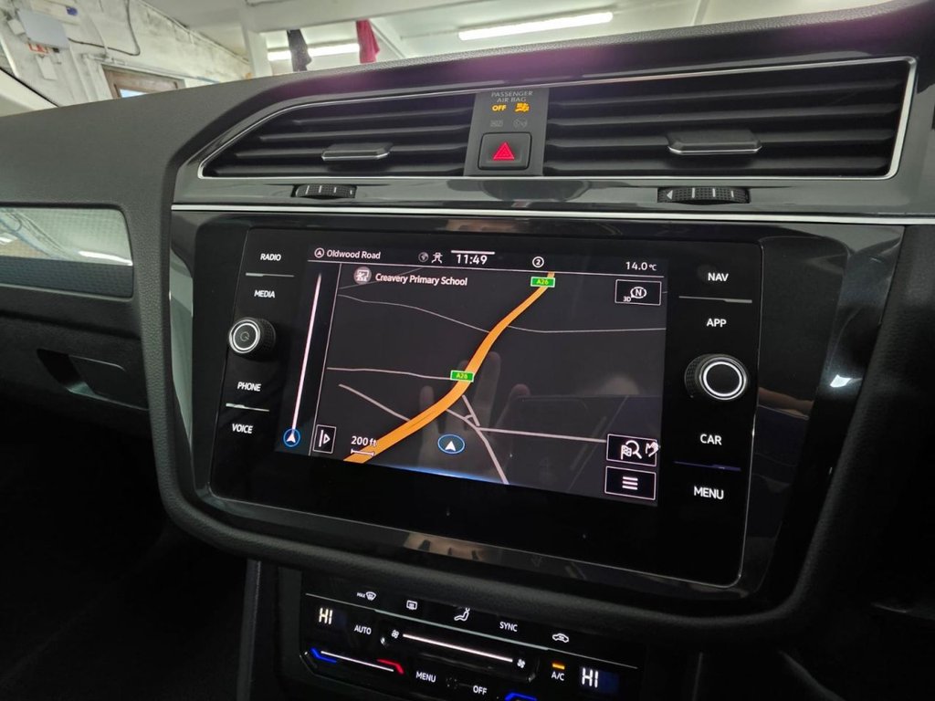 USED 2021 21 VOLKSWAGEN TIGUAN 2.0 TDI Life SUV 5dr Diesel Manual Euro 6 (s/s) (150 ps) Bluetooth - SatNav - Sensors!