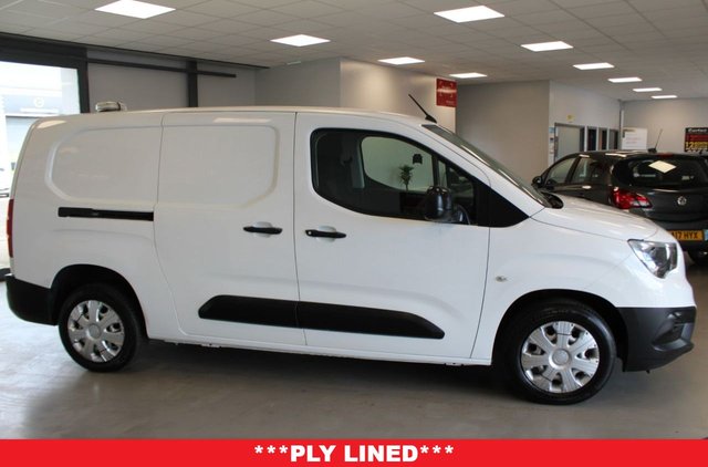 2021 Vauxhall Combo 1.5L Dynamic 4dr - Photo 6