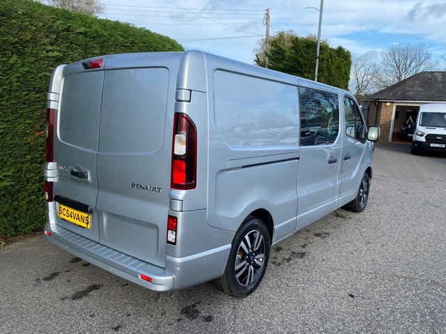 2025 RENAULT TRAFIC - Photo 9