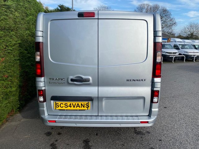 2025 RENAULT TRAFIC - Photo 8