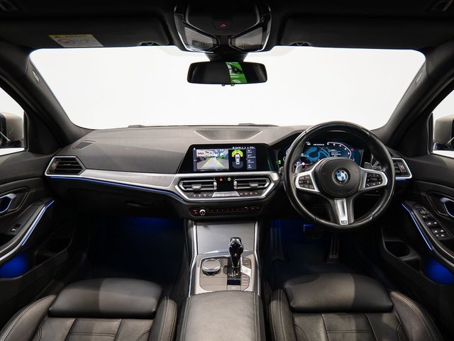 2022 BMW 3 Series - Photo 2