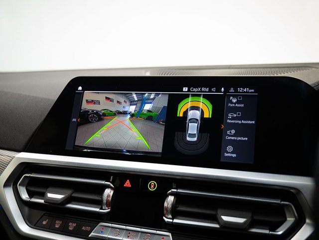 2022 BMW 3 Series - Photo 3