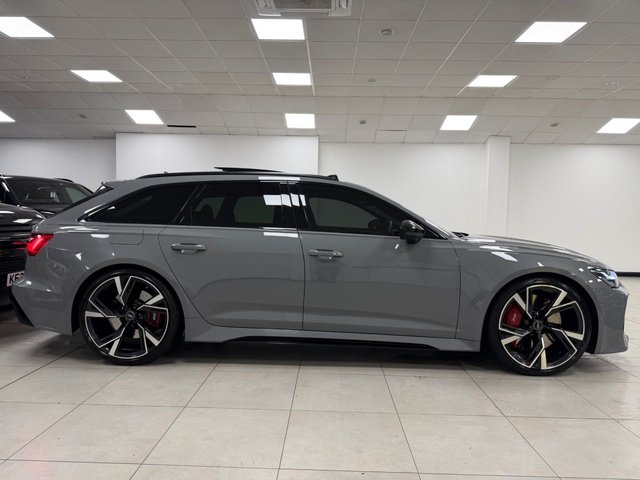 2022 AUDI RS6 AVANT - Photo 11