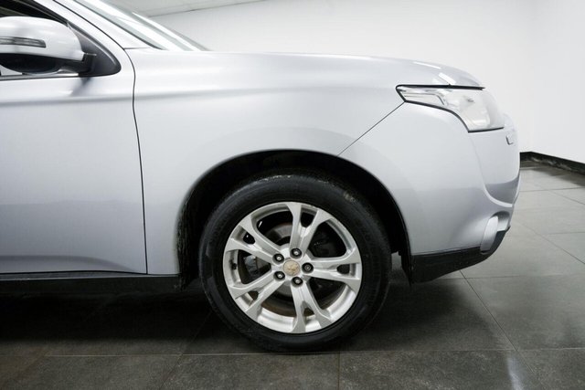 2013 MITSUBISHI OUTLANDER 2.2 DI-D GX5 Auto 4WD Euro 5 (s/s) 5dr - Photo 5