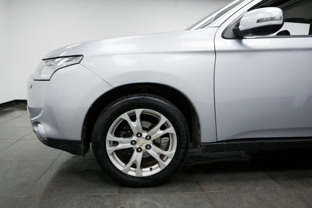 2013 MITSUBISHI OUTLANDER 2.2 DI-D GX5 Auto 4WD Euro 5 (s/s) 5dr - Photo 6