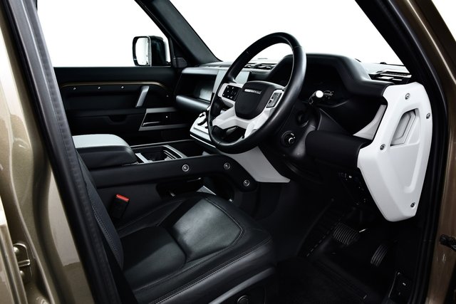 USED 2024 24 LAND ROVER DEFENDER 110 3.0 D300 MHEV X-Dynamic HSE SUV 5dr Diesel Auto 4WD Euro 6 (s/s) (300 ps) URBAN W/Track | Air/Pan/7Seats