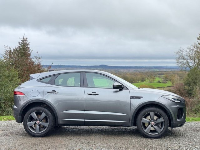 2020 JAGUAR E-PACE 2.0 P200 Chequered Flag SUV 5dr Petrol Auto AWD Euro 6 (s/s) (200 ps) - Photo 9