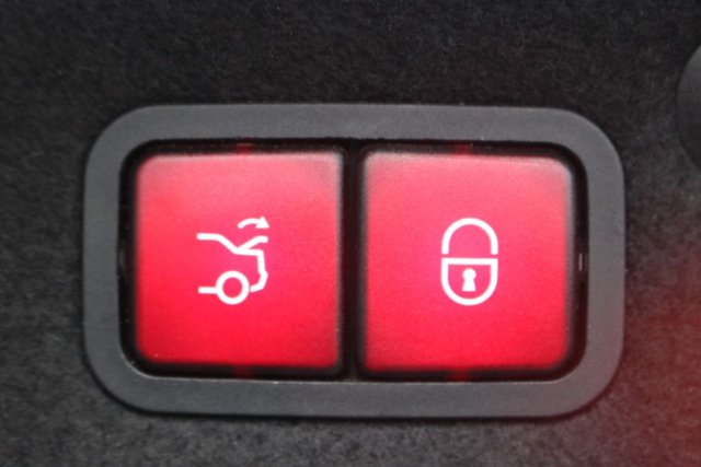 2018 MERCEDES-BENZ C-CLASS 2.1 C250d AMG Line (Premium Plus) Saloon 4dr Diesel G-Tronic+ Euro 6 (s/s) (204 ps) - Photo 6