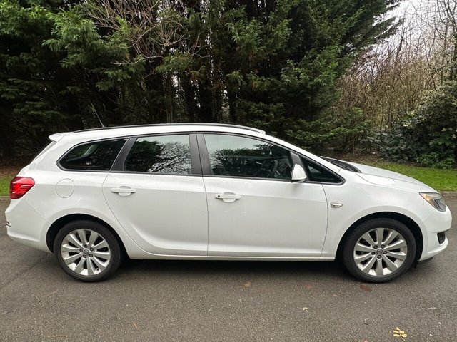 2015 VAUXHALL ASTRA 2015 1.6i Design Sports Tourer 5dr Petrol Manual Euro 6 (115 ps) - Photo 11
