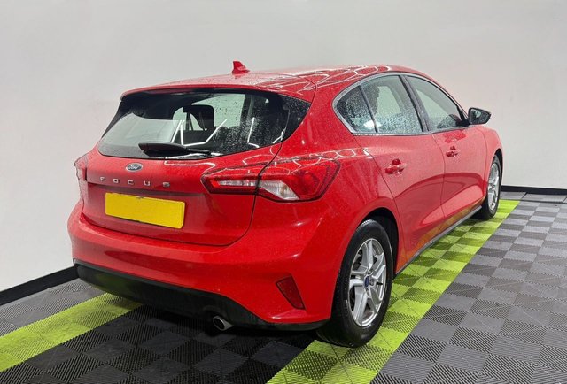 2019 FORD FOCUS - Photo 2