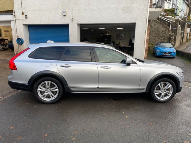 VOLVO V90 Cross Country - Photo 11