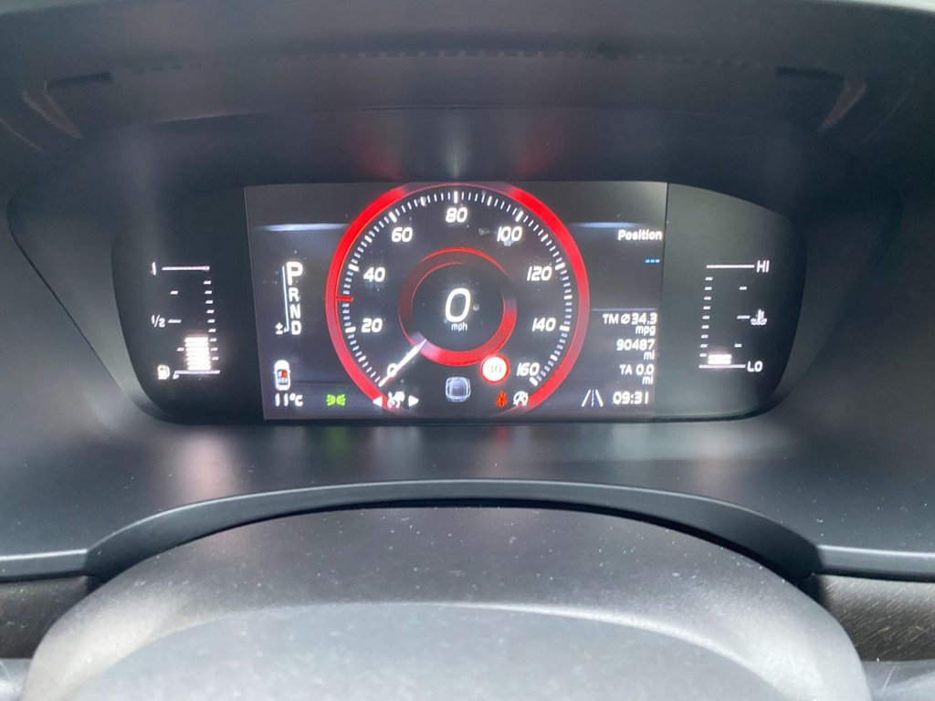USED 2017 17 VOLVO V90 Cross Country 2.0 D5 PowerPulse Pro Estate 5dr Diesel Auto AWD Euro 6 (s/s) (235 ps) WINTER PK DAB SATNAV PARKING CAMERA