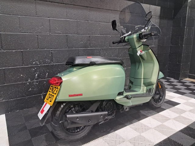 View our LAMBRETTA V125 Special