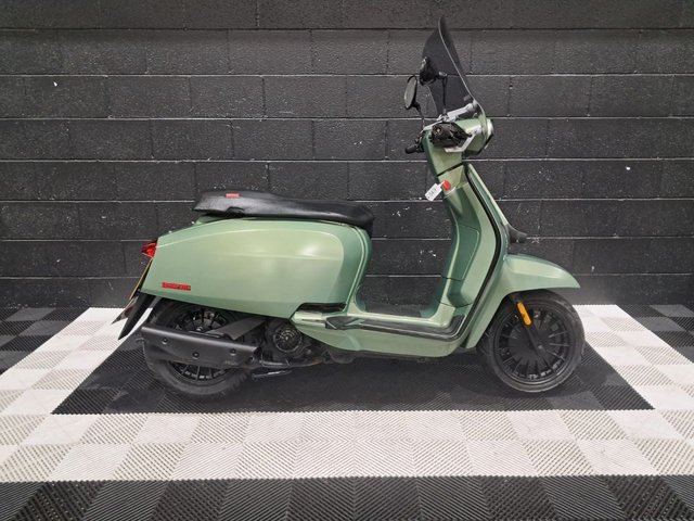 View our LAMBRETTA V125 Special