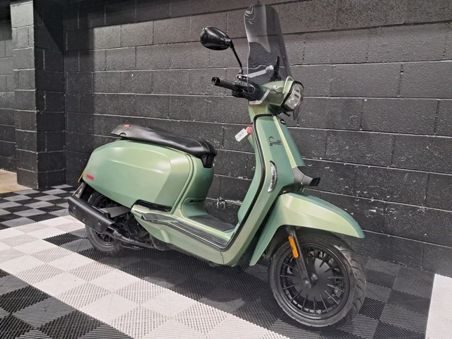 View our LAMBRETTA V125 Special