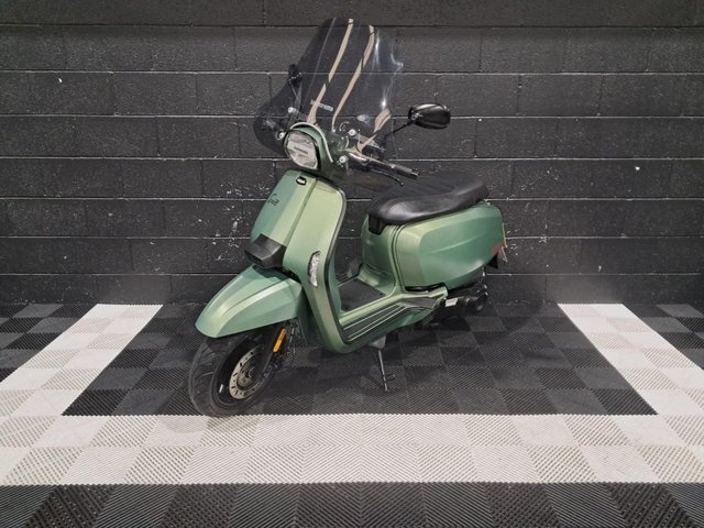 View our LAMBRETTA V125 Special