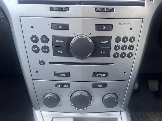 2009 VAUXHALL ASTRA 1.6i 16v SXi Sport Hatch 3dr Petrol Manual (155 g/km, 113 bhp) - Photo 9