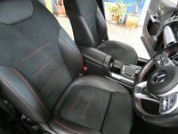 USED 2022 22 MERCEDES-BENZ GLB 1.3 GLB200 AMG Line SUV 5dr Petrol 7G-DCT Euro 6 (s/s) (163 ps) 7 SEATS SAT NAV HEATED PART LEATHER CRUISE CONTROL REAR VIEW CAMERA 1 OWNER SERVICE WARRANTY
