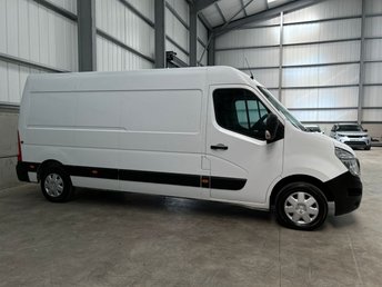 2022 NISSAN INTERSTAR