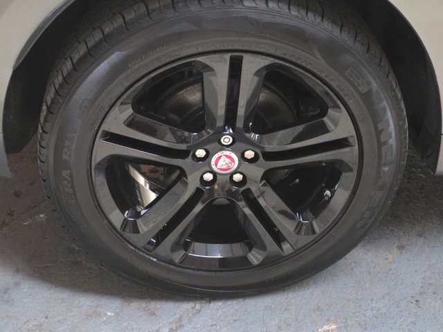 2018 JAGUAR F-PACE - Photo 5