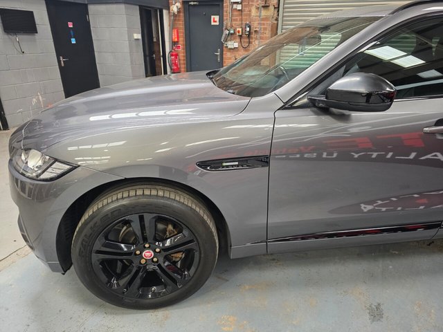 2018 JAGUAR F-PACE - Photo 12