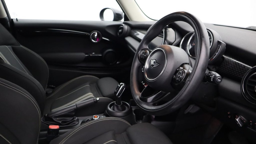 USED 2020 70 MINI HATCH 2.0 Cooper S Classic Hatchback 3dr Petrol Steptronic Euro 6 (s/s) (192 ps) 
