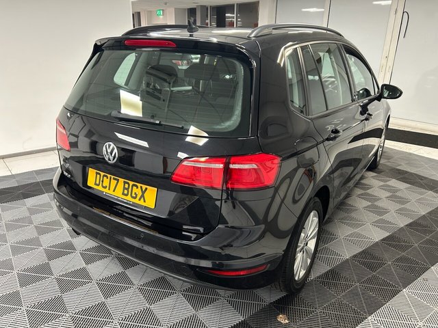 2017 VOLKSWAGEN GOLF SV - Photo 4