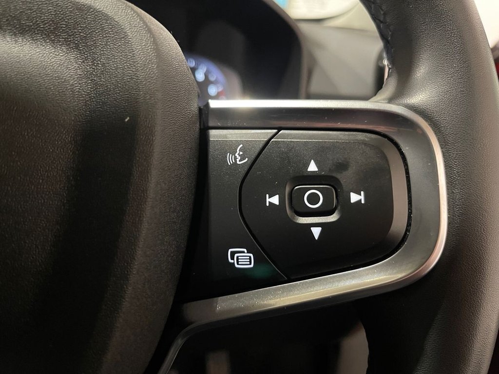 USED 2022 22 VOLVO XC40 1.5 T3 Momentum SUV 5dr Petrol Manual Euro 6 (s/s) (163 ps) NATIONWIDE DELIVERY AND COLLECTION