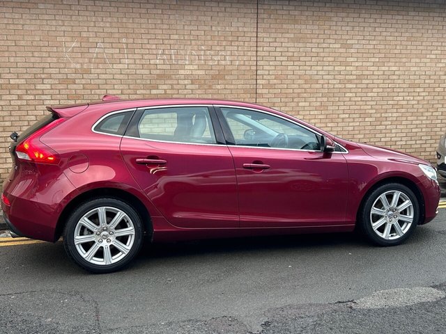 2016 VOLVO V40 2016 2.0 T3 Inscription Hatchback 5dr Petrol Manual Euro 6 (s/s) (152 ps) - Photo 3