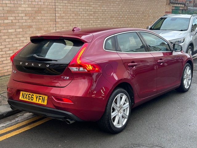 2016 VOLVO V40 2016 2.0 T3 Inscription Hatchback 5dr Petrol Manual Euro 6 (s/s) (152 ps) - Photo 4