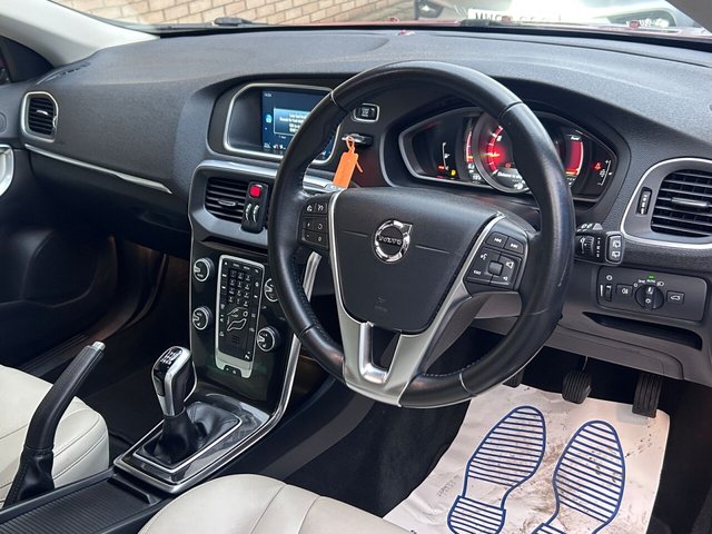 2016 VOLVO V40 2016 2.0 T3 Inscription Hatchback 5dr Petrol Manual Euro 6 (s/s) (152 ps) - Photo 7