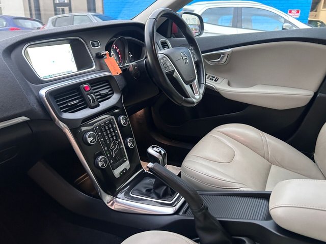 2016 VOLVO V40 2016 2.0 T3 Inscription Hatchback 5dr Petrol Manual Euro 6 (s/s) (152 ps) - Photo 8