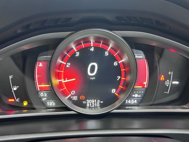 2016 VOLVO V40 2016 2.0 T3 Inscription Hatchback 5dr Petrol Manual Euro 6 (s/s) (152 ps) - Photo 9