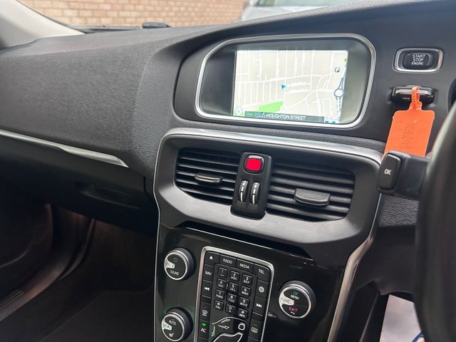 2016 VOLVO V40 2016 2.0 T3 Inscription Hatchback 5dr Petrol Manual Euro 6 (s/s) (152 ps) - Photo 11