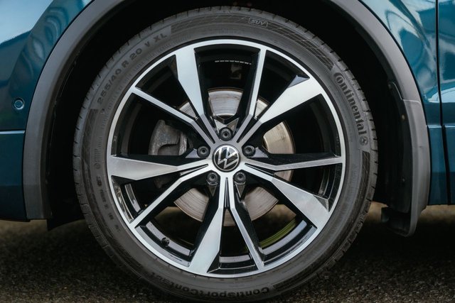 2021 Volkswagen Tiguan 2L R-Line 5dr - Photo 3