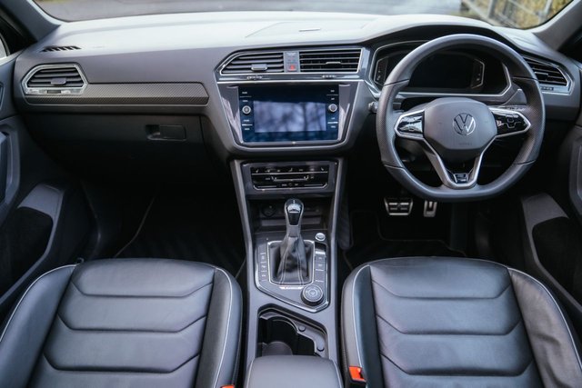 2021 Volkswagen Tiguan 2L R-Line 5dr - Photo 2