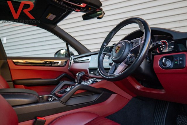 2022 PORSCHE CAYENNE - Photo 12