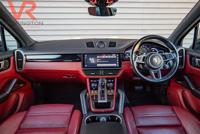 2022 PORSCHE CAYENNE - Photo 2