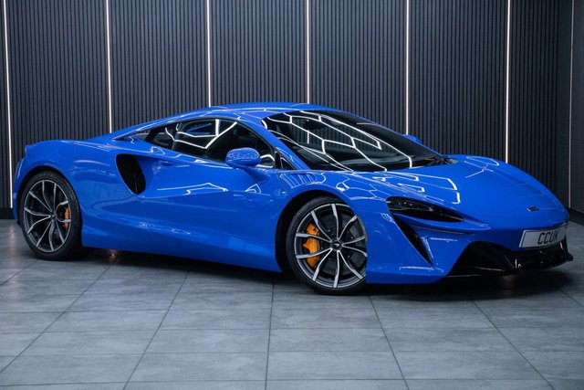 View our MCLAREN ARTURA