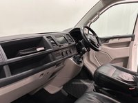 USED 2017 17 VOLKSWAGEN TRANSPORTER 2.0 TDI T32 BlueMotion Tech Highline Kombi Double Cab 5dr Diesel Manual FWD SWB Euro 6 (s/s) (150 ps) Complete Service Record, Cambelt / Water Pump Changed, 5 Seater Full Leather, Heated Front Seats, Navigation , Cruise Control , Double Slide Side Doors, 20" Satin Alloy Wheels, Side Bars,