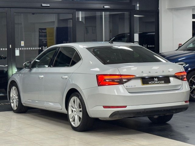 2019 SKODA SUPERB - Photo 2