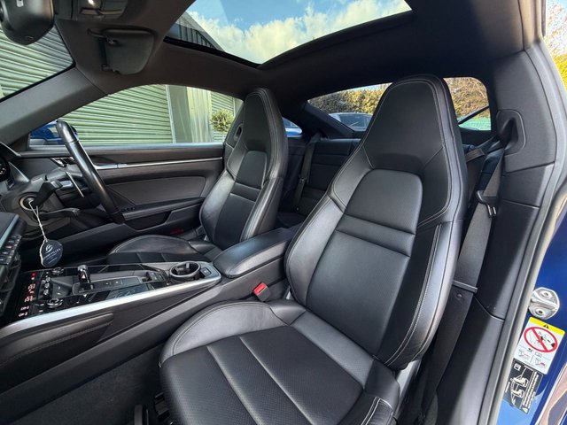 2019 PORSCHE 911 - Photo 2