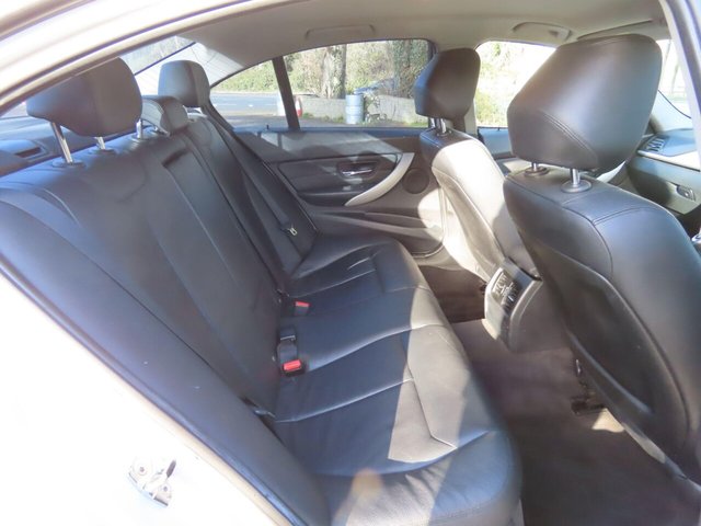 2012 BMW 3 SERIES - Photo 9