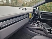 USED 2023 23 PORSCHE CAYENNE 3.0 V6 E-Hybrid 17.9kWh Platinum Edition Coupe 5dr Petrol Plug-in Hybrid TiptronicS 4WD Euro 6 (s/s) (3.6kW Charger) (462 ps) 8.9% APR FINANCE RATES