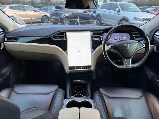 2016 TESLA MODEL S - Photo 4