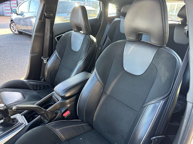 2017 VOLVO V40 2.0 T2 R-Design Hatchback 5dr Petrol Manual Euro 6 (s/s) (122 ps) - Photo 8