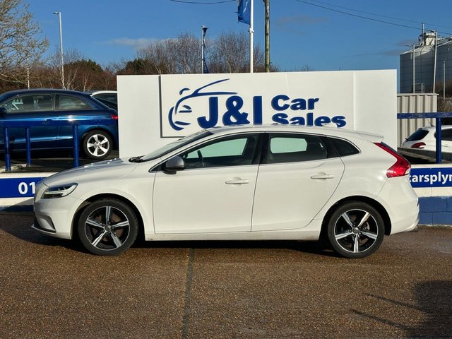 2017 VOLVO V40 2.0 T2 R-Design Hatchback 5dr Petrol Manual Euro 6 (s/s) (122 ps) - Photo 4