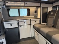 USED 2025 25 VOLKSWAGEN TRANSPORTER 2.0 TDI COMMERCE T30 SWB 150 BHP AUTOMATIC / SWB  / 6 SEATS / CRUISE / CAR PLAY / STONE GREY